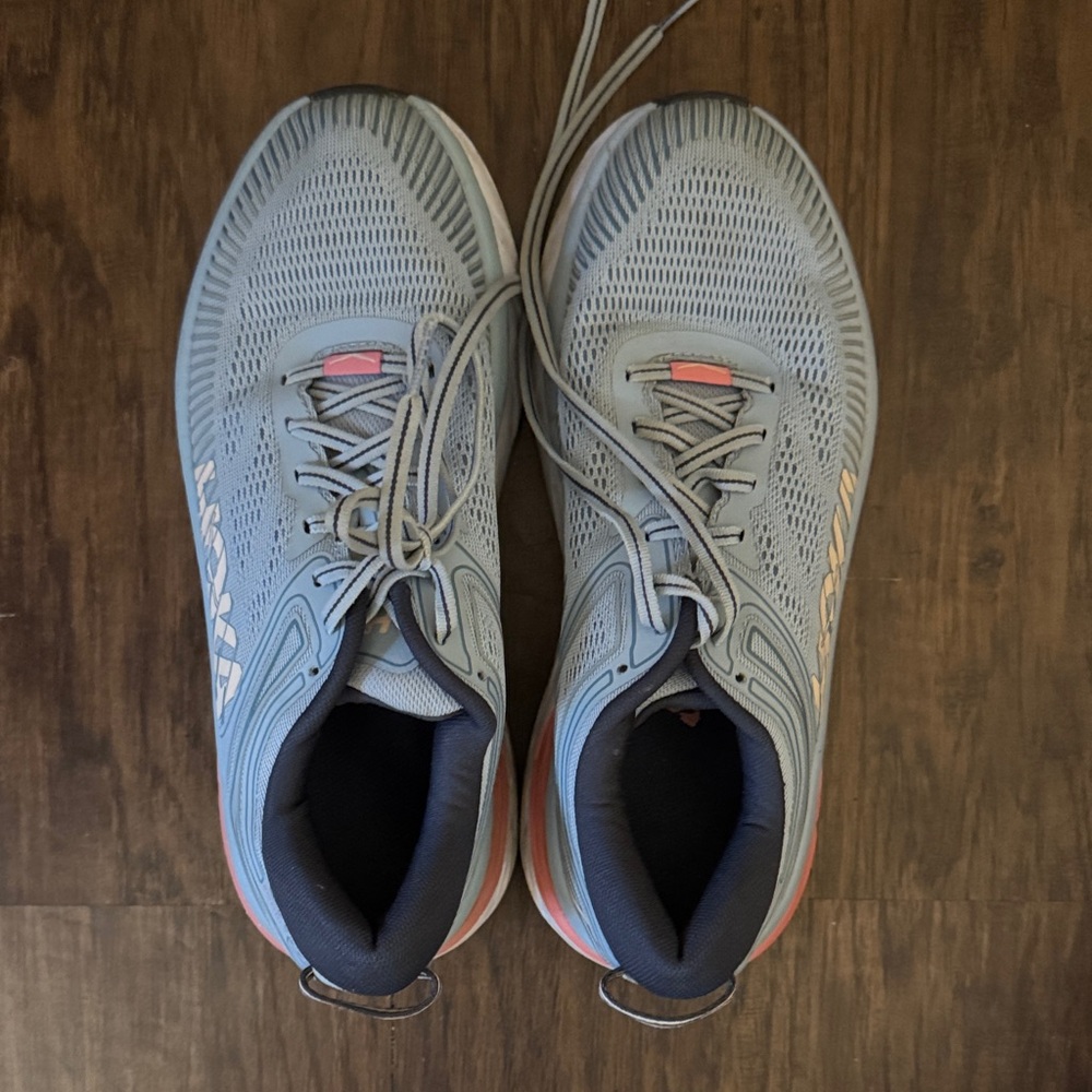 Hokas